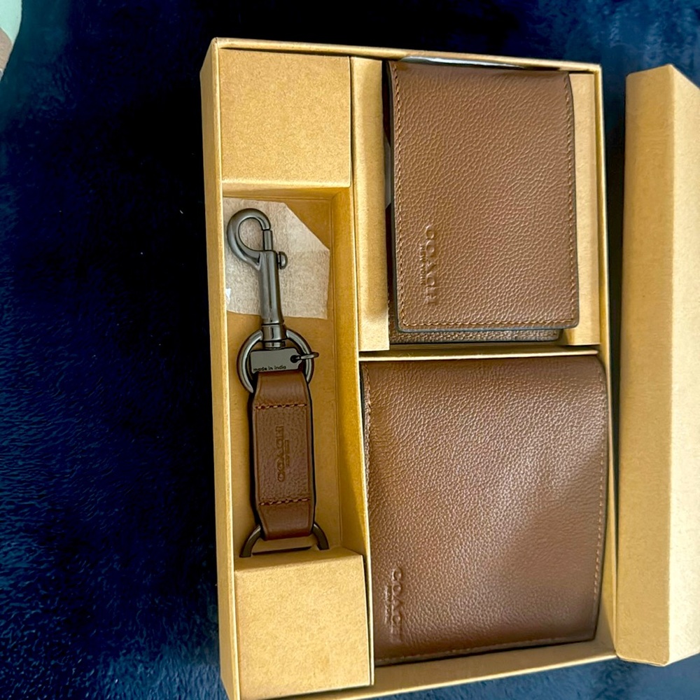 Coach 3 in 1 wallet gift set. Brown leather.